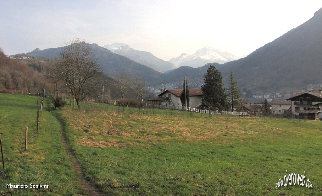 02 Uno sguardo alla valle Serina.JPG